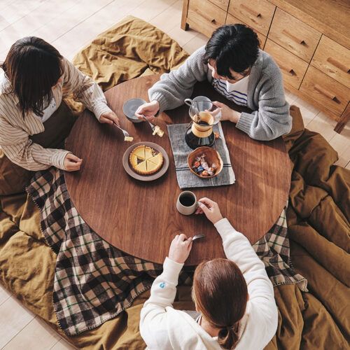 寒い季節の必需品！円形こたつで快適ライフ