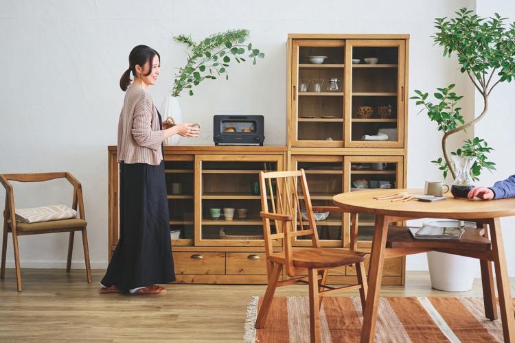 ベストセラー食器棚と日本製家具のコーディネート